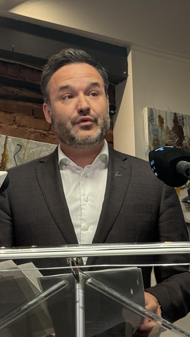 Mathieu Lacombe en conférence de presse.