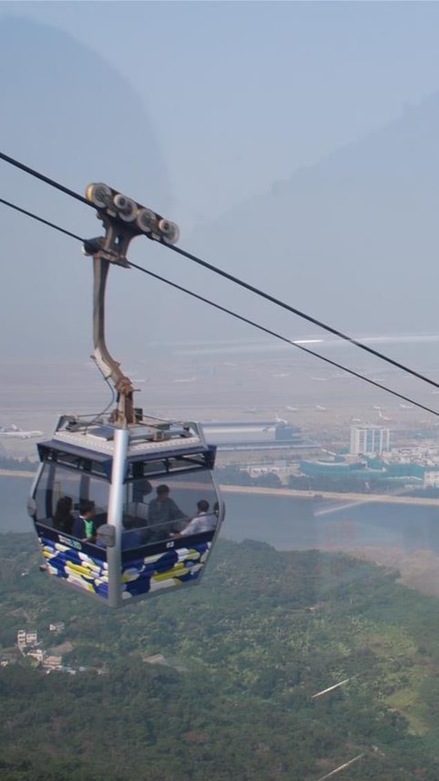 Le Ngong Ping 360, un téléphérique circulant en hauteur sur près de six kilomètres, à Hong Kong.