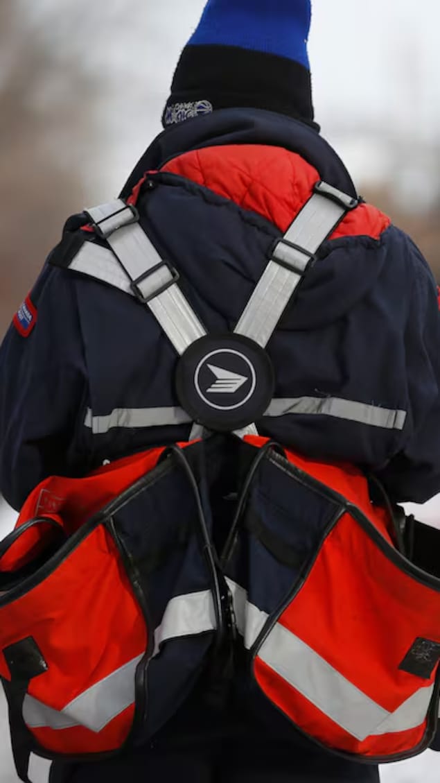 Un facteur de Postes Canada.