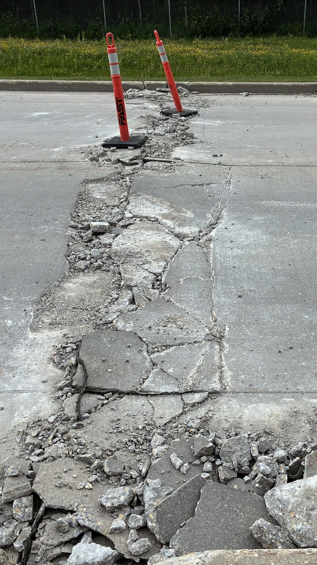 Du pavé détruit sur l'avenue Saskatchewan à Winnipeg le 14 juillet 2026.