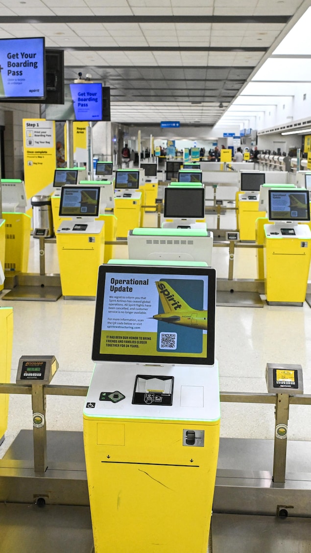 Les bornes d'enregistrement en libre-service de Spirit Airlines sont à l'abandon depuis que la compagnie a cessé ses activités à l'aéroport international de Fort Lauderdale-Hollywood, à Fort Lauderdale, en Floride, le 2 mai 2026.