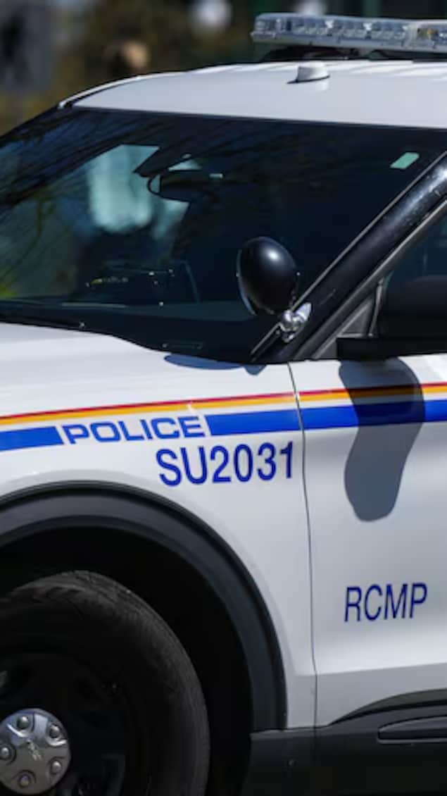 Un véhicule de la Gendarmerie royale du Canada stationné.