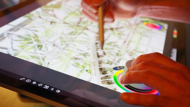 L'ordinateur tout en un Surface Studio de Microsoft. L'ordinateur tout en un Surface Studio de Microsoft.