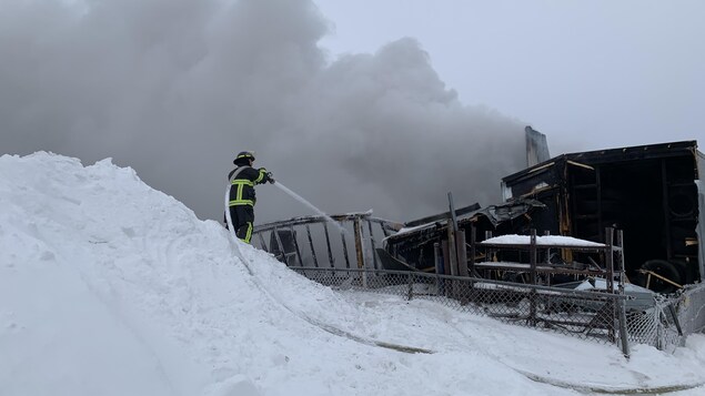 Le garage Monsieur Muffler de Sept-Îles ravagé par un incendie