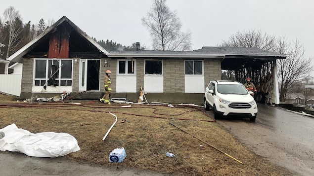 Un incendie a dévasté une maison et un garage à Baie-Comeau