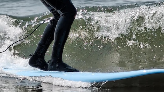 Surf: Des vagues vénézuélienne à Sept-Îles