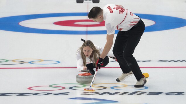 Les curleurs canadiens s’inclinent d’entrée de jeu en double mixte