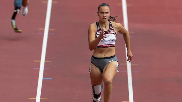 Marissa Papaconstantinou court lors de la finale du 200m T44.