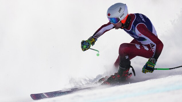Kalle Eriksson en pleine descente aux Jeux paralympiques.