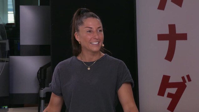 Kim Clavel sur le plateau de Pas en direct de Tokyo.