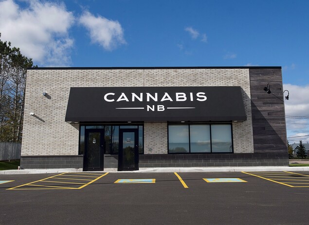 Un magasin Cannabis NB à Sackville, au Nouveau-Brunswick, le 14 octobre 2018, trois jours avant son ouverture. Un magasin Cannabis NB à Sackville, au Nouveau-Brunswick, le 14 octobre 2018, trois jours avant son ouverture.