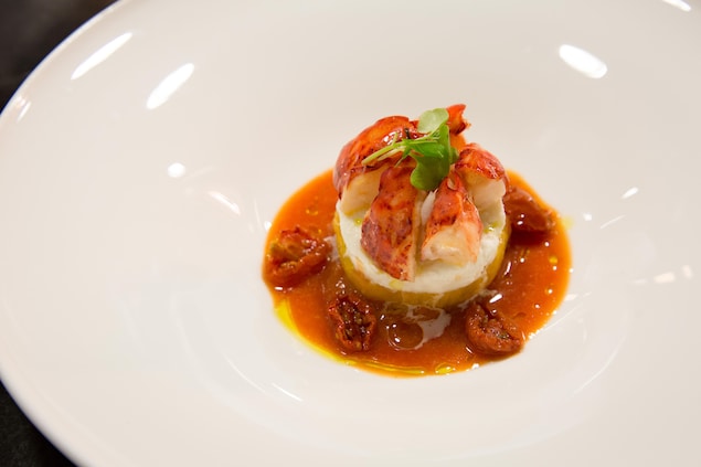 Un plat avec du homard Un plat avec du homard