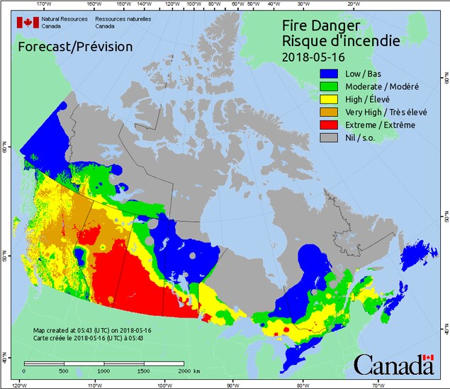 Une carte multicolore avec une grosse tâche rouge au milieu, indiquant un risque extrême d'incendie dans les provinces des prairies. Une carte multicolore avec une grosse tâche rouge au milieu, indiquant un risque extrême d'incendie dans les provinces des prairies.