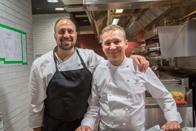 Deux chefs dans une cuisine Deux chefs dans une cuisine