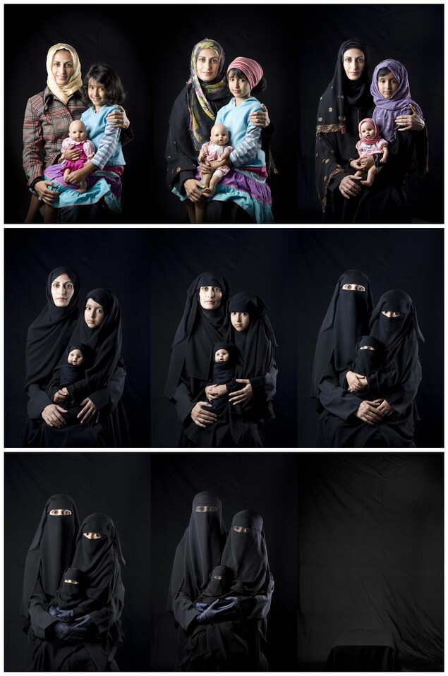 Série Mother, Daughter, Doll (Mère, fille, poupée), 2010. Série Mother, Daughter, Doll (Mère, fille, poupée), 2010.