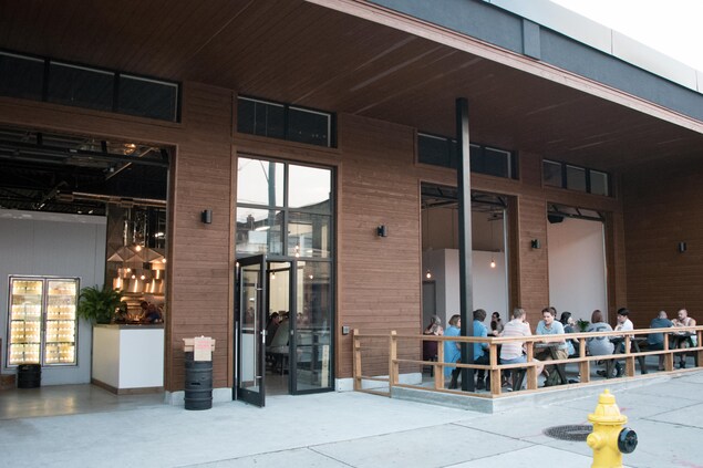 La façade et la terrasse de Godspeed Brewery