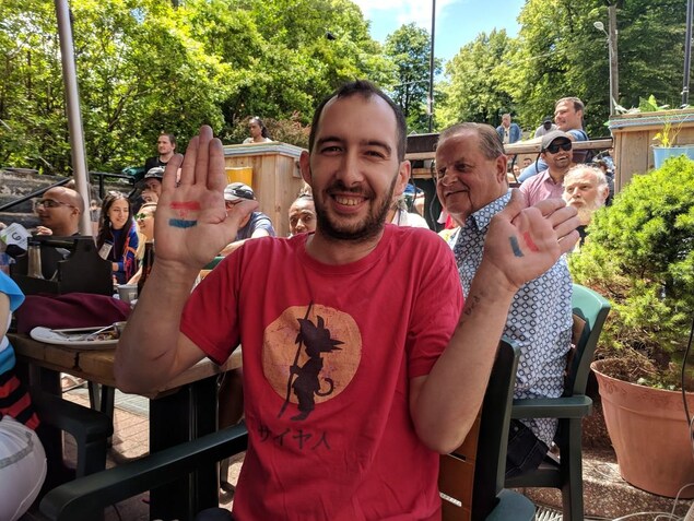 Foule sur la terrasse du Niche Lounge d'Halifax pour regarder la finale de la Coupe du monde le 15 juillet 2018. Foule sur la terrasse du Niche Lounge d'Halifax pour regarder la finale de la Coupe du monde le 15 juillet 2018.