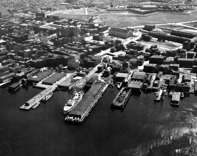 Une photo aérienne prise en 1961 de l'endroit où se trouve aujourd'hui l'échangeur Cogswell. Une photo aérienne prise en 1961 de l'endroit où se trouve aujourd'hui l'échangeur Cogswell.