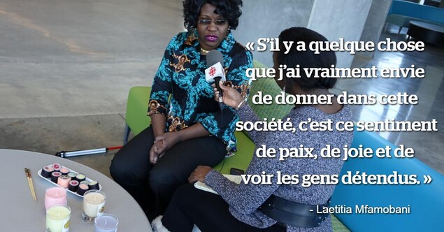 Une citation sur une photo de Laetitia Mfamobani qui dit : « S'il y a quelque chose que j'ai vraiment envie de donner dans cette société, c'est ce sentiment de paix, de joie et de voir les gens détendus ». Une citation sur une photo de Laetitia Mfamobani qui dit : « S'il y a quelque chose que j'ai vraiment envie de donner dans cette société, c'est ce sentiment de paix, de joie et de voir les gens détendus ».