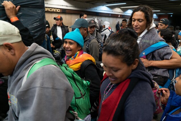 Des migrants dans le métro de Mexico. Des migrants dans le métro de Mexico.