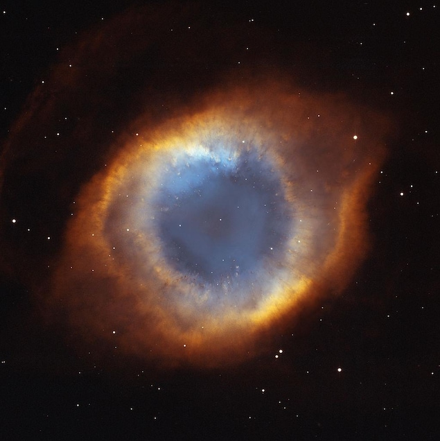 À 650 années-lumière, la nébuleuse de l'Hélice, NGC 7293, est l'une des nébuleuses planétaires les plus proches de la Terre.