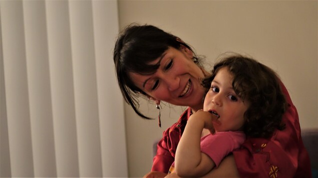 La femme avec sa petite fille. La femme avec sa petite fille.