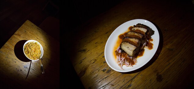 Un plat de riz et un plat de porc Un plat de riz et un plat de porc