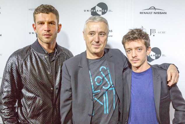 Trois hommes sur un tapis rouge Trois hommes sur un tapis rouge
