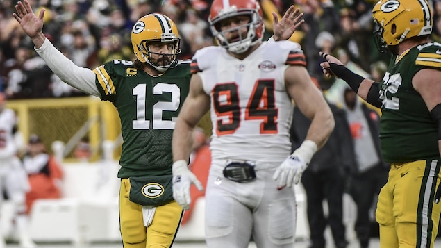 Aaron Rodgers devance Brett Favre dans une victoire de 24-22 des Packers