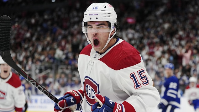 Le Canadien s’entend avec Alex Newhook et Arber Xhekaj