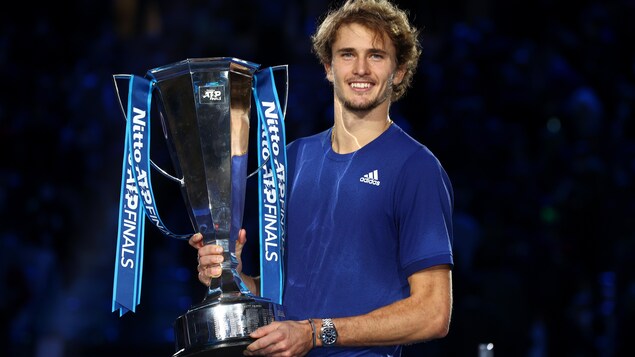 Zverev renverse Medvedev et remporte les Finales de l’ATP