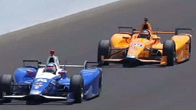 Fernando Alonso sur le circuit d'Indianapolis en 2017 Fernando Alonso sur le circuit d'Indianapolis en 2017
