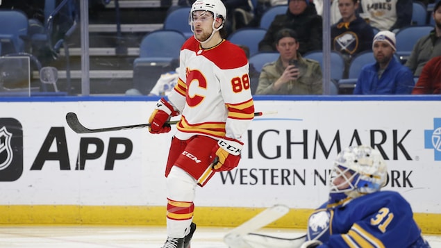 Les Flames s’imposent à Buffalo, les Maple Leafs tiennent bon face aux Rangers