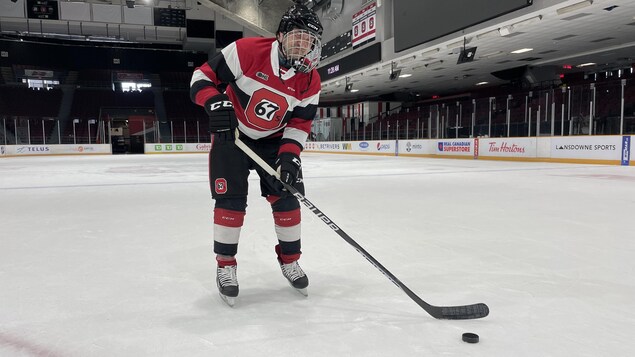 Un réfugié ukrainien réalise un rêve en patinant avec les 67 d’Ottawa