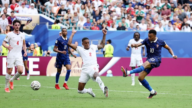 Mondial : l’Angleterre défait la France, Mbappé établit un nouveau record de buts