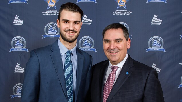 Antoine Samuel et le commissaire de la LHJMQ, Gilles Courteau Antoine Samuel et le commissaire de la LHJMQ, Gilles Courteau