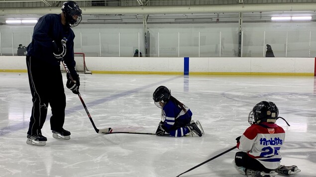 Du hockey pour les jeunes issus des communautés racialisées à Ottawa