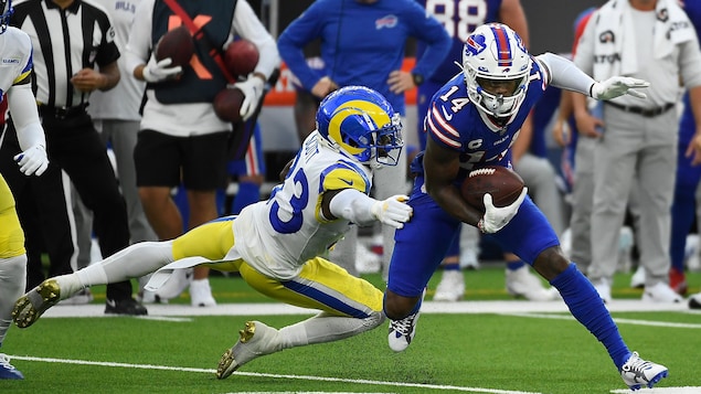 Bills dominates the Rams, defending the Super Bowl champions