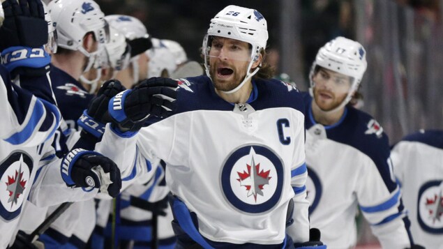 Le capitaine des Jets de Winnipeg, Blake Wheeler, est atteint par la COVID-19