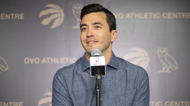 Bobby Webster s'adresse aux journalistes lors d'un point de presse.