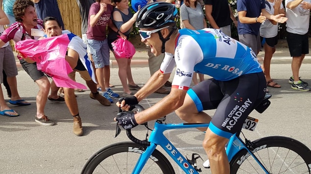 Le cycliste Guillaume Boivin crie en course au Giro 2018. Le cycliste Guillaume Boivin crie en course au Giro 2018.