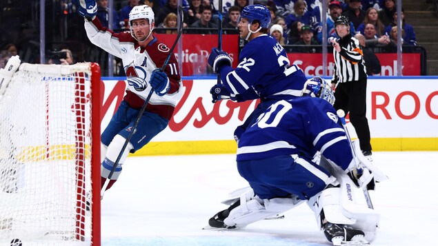 Brock Nelson et l’Avalanche s’imposent face aux Maple Leafs