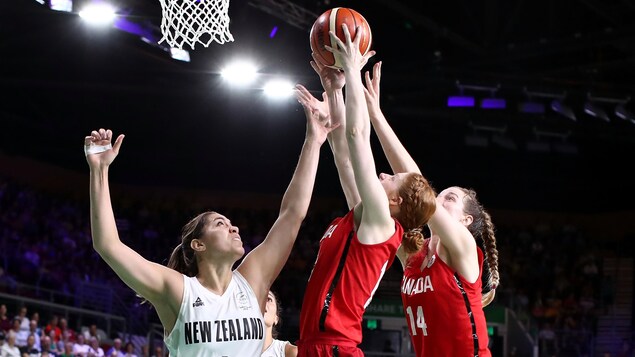 Le Canada contre la Nouvelle-Zélande en basketball féminin aux Jeux du Commonwealth Le Canada contre la Nouvelle-Zélande en basketball féminin aux Jeux du Commonwealth