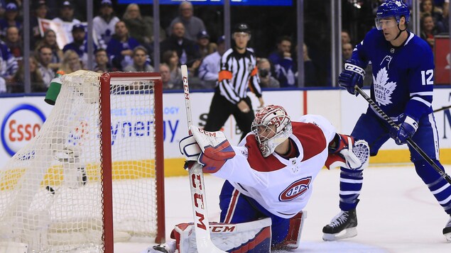 Auston Matthews (qui n'est pas sur la photo) inscrit le premier but de la rencontre contre Carey Price.