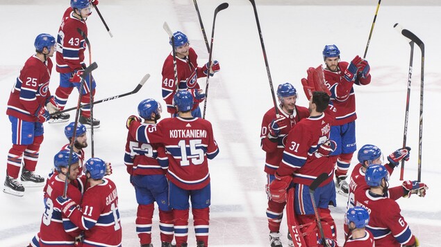 Les joueurs de hockey professionnels sont considérés comme des salariés et non pas comme des travailleurs autonomes.