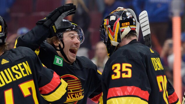 Les Leafs surpris par les Canucks, les Jets gagnent un festival offensif face aux Oilers