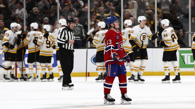Cole Caufield réussit un triplé dans une défaite face aux Bruins