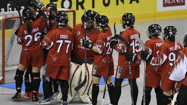 Les Canadiennes veulent défendre leur titre aux Championnats du monde de hockey balle