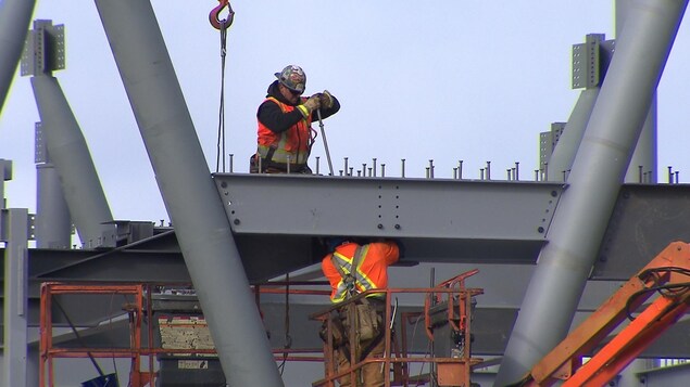 Les ouvriers au travail sur le chantier du circuit Gilles-Villeneuve Les ouvriers au travail sur le chantier du circuit Gilles-Villeneuve