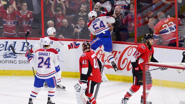 Charles Hudon célèbre son premier but dans la Ligue nationale. Charles Hudon célèbre son premier but dans la Ligue nationale.
